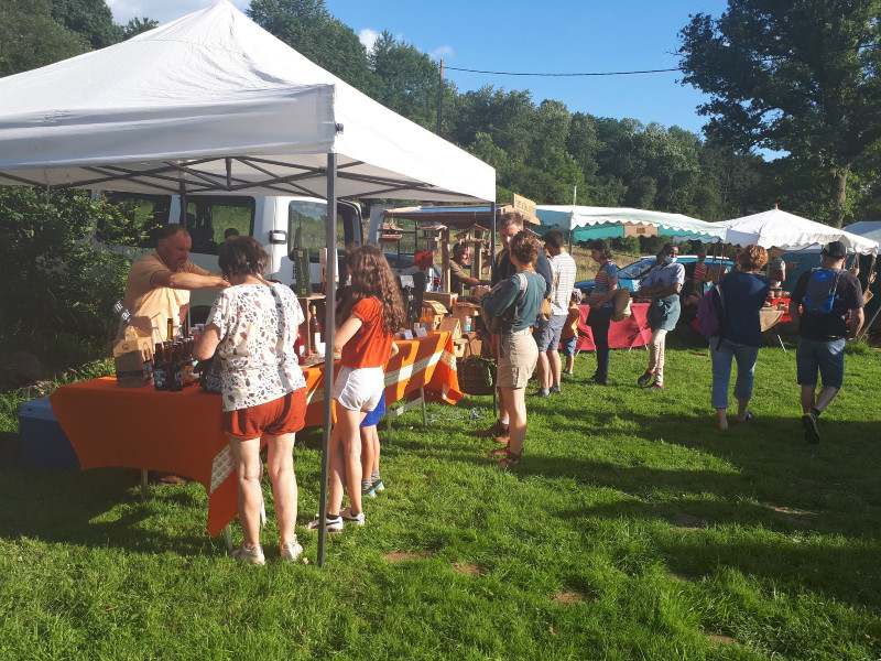Marché des gorges de la Rouvre et concert